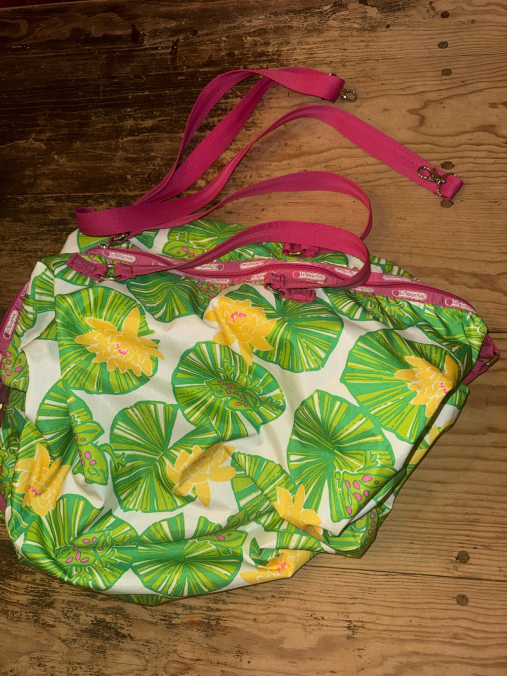 Lesportsac X Lilly Pulitzer duffle bag w/ Shoulder strap Hip Hop Hooray Frogs